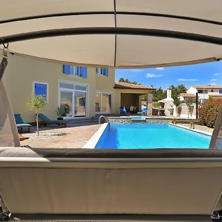 Mit Privatpool Fuer 14 Personen Ca 280 Qm In Muzini, Istrien Binnenland Von Istrien *