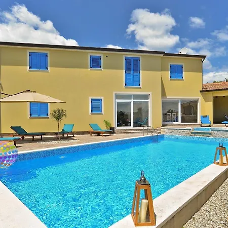 Mit Privatpool Fuer 14 Personen Ca 280 Qm In Muzini, Istrien Binnenland Von Istrien * Žminj