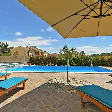 Mit Privatpool Fuer 14 Personen Ca 280 Qm In Muzini, Istrien Binnenland Von Istrien 別荘 Žminj