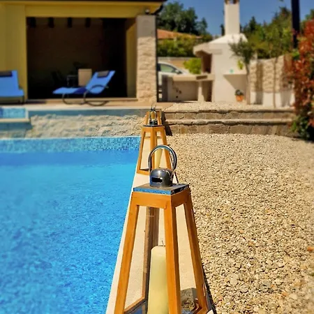 Mit Privatpool Fuer 14 Personen Ca 280 Qm In Muzini, Istrien Binnenland Von Istrien Žminj