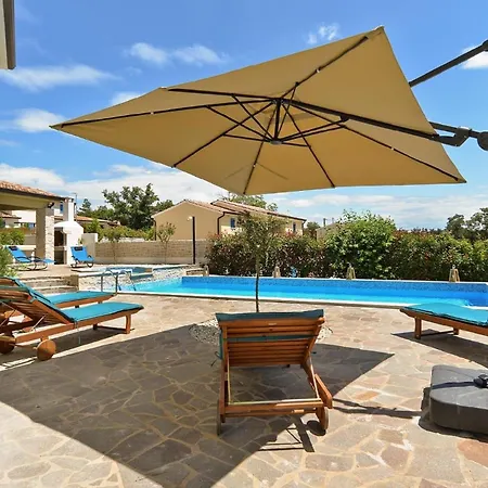 Mit Privatpool Fuer 14 Personen Ca 280 Qm In Muzini, Istrien Binnenland Von Istrien 別荘
