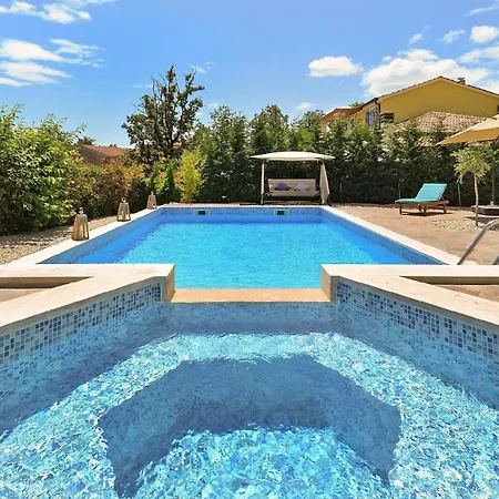 Mit Privatpool Fuer 14 Personen Ca 280 Qm In Muzini, Istrien Binnenland Von Istrien Žminj