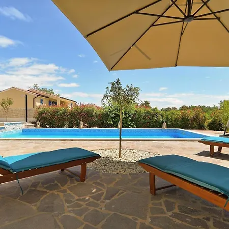 Mit Privatpool Fuer 14 Personen Ca 280 Qm In Muzini, Istrien Binnenland Von Istrien