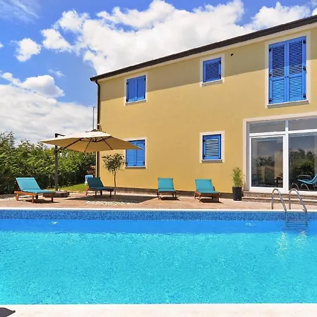 Mit Privatpool Fuer 14 Personen Ca 280 Qm In Muzini, Istrien Binnenland Von Istrien *