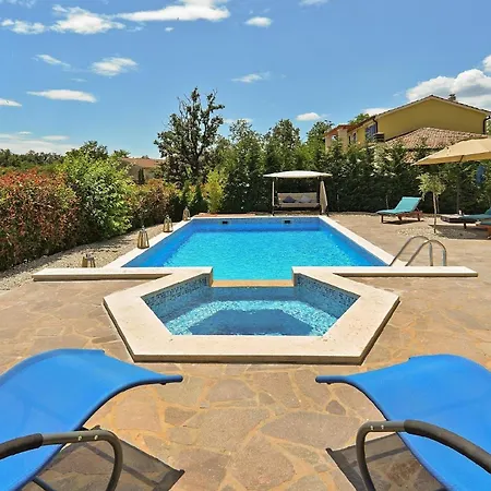 Mit Privatpool Fuer 14 Personen Ca 280 Qm In Muzini, Istrien Binnenland Von Istrien 別荘